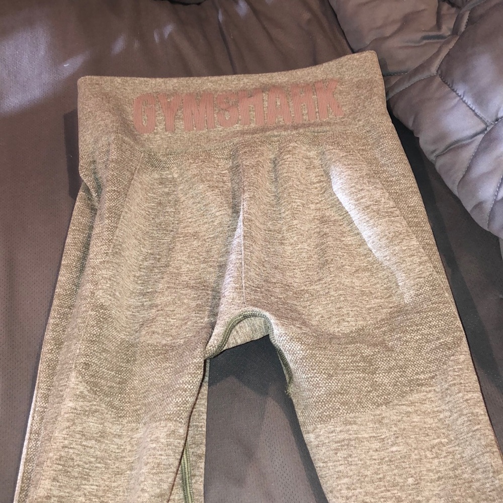 Gym shark leggings